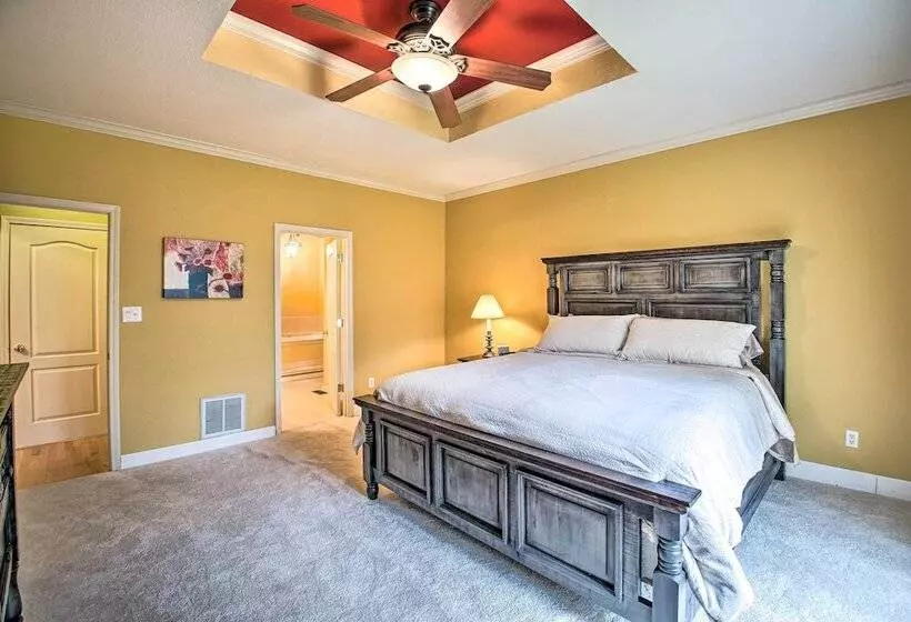 2 Tier Deck & Boat Parking: Lake Hamilton Home