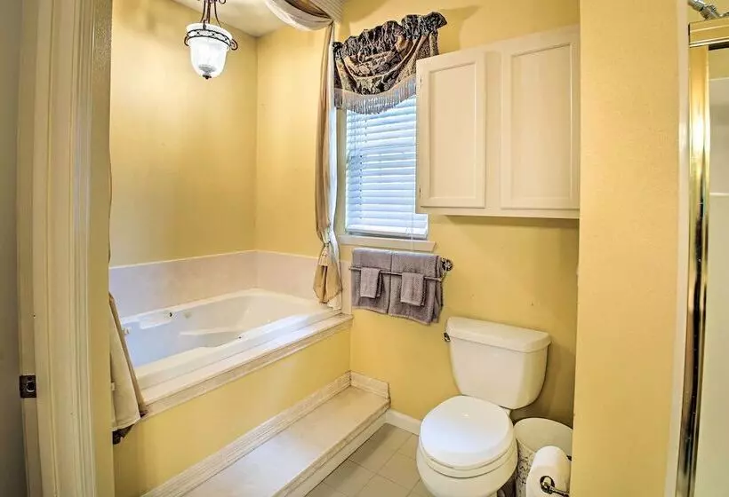 2 Tier Deck & Boat Parking: Lake Hamilton Home