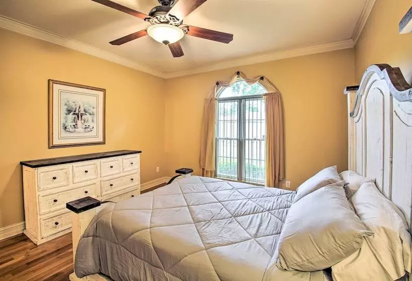 2 Tier Deck & Boat Parking: Lake Hamilton Home