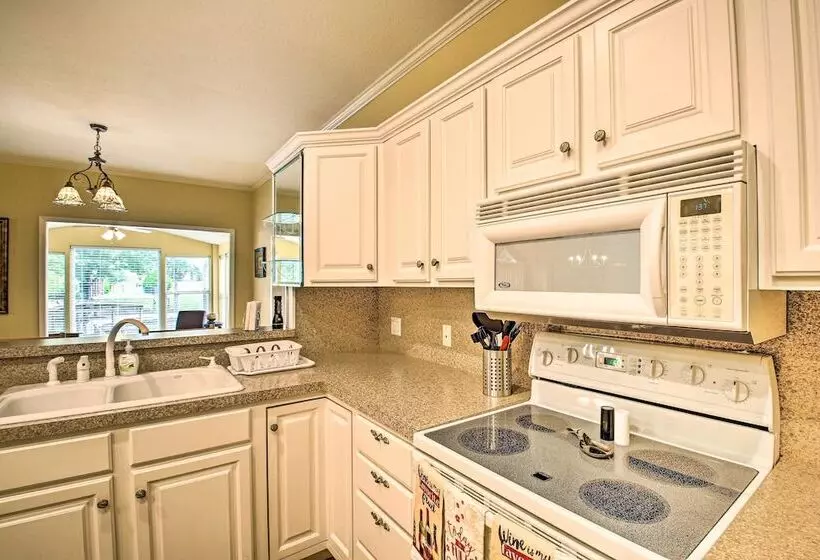 2 Tier Deck & Boat Parking: Lake Hamilton Home