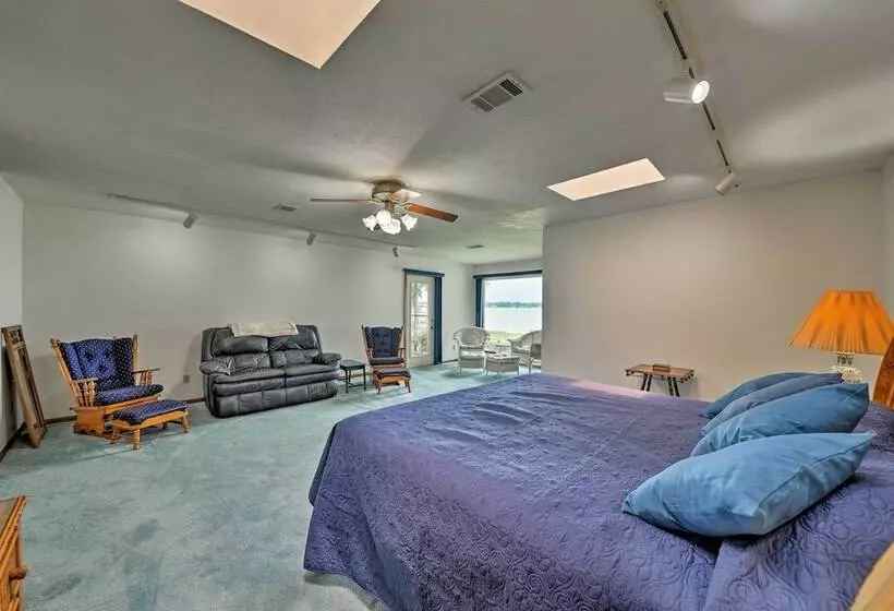 Lakefront Livingston Home W/ Dock, 1 Mi To Launch!