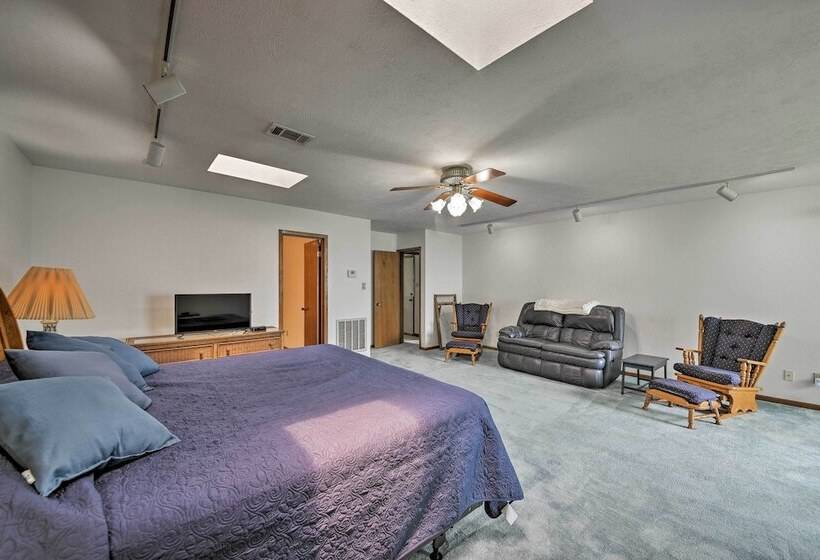 Lakefront Livingston Home W/ Dock, 1 Mi To Launch!