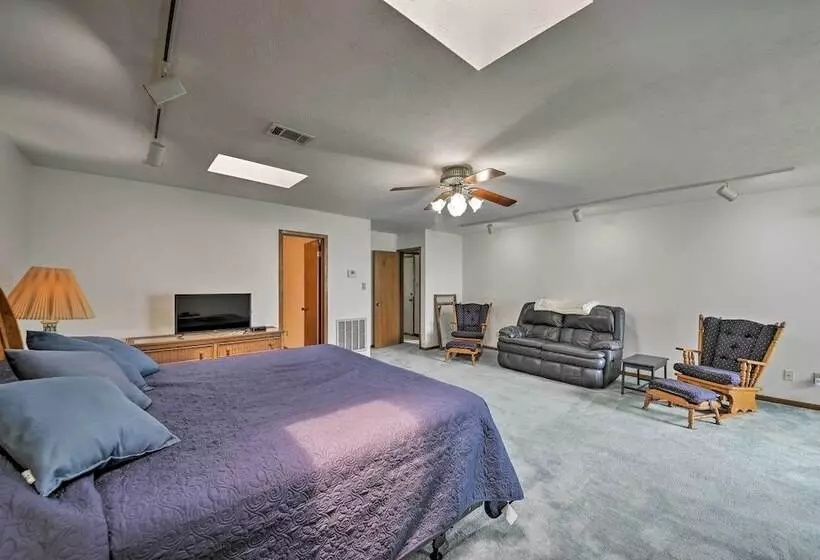 Lakefront Livingston Home W/ Dock, 1 Mi To Launch!