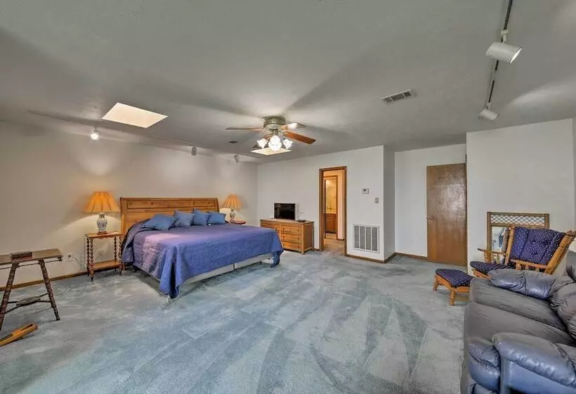 Lakefront Livingston Home W/ Dock, 1 Mi To Launch!