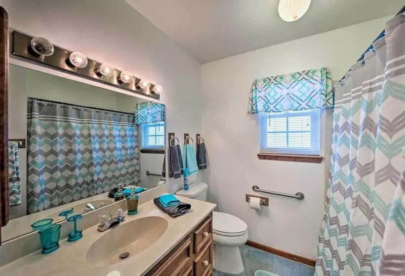 Lakefront Livingston Home W/ Dock, 1 Mi To Launch!