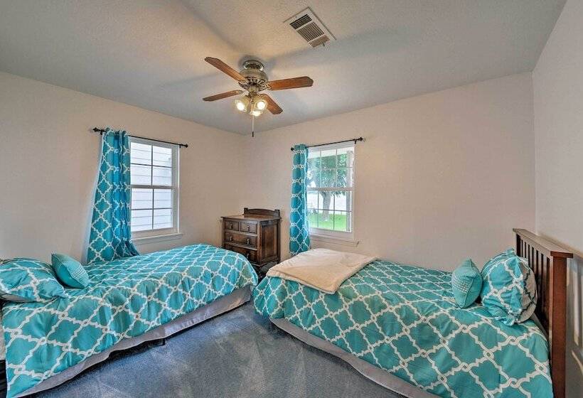 Lakefront Livingston Home W/ Dock, 1 Mi To Launch!