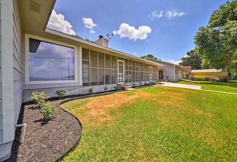 Lakefront Livingston Home W/ Dock, 1 Mi To Launch!