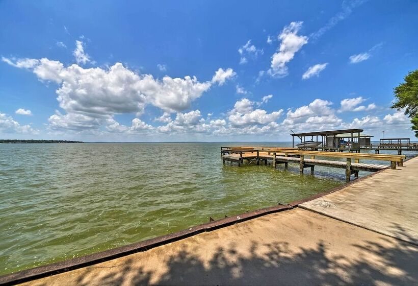 Lakefront Livingston Home W/ Dock, 1 Mi To Launch!