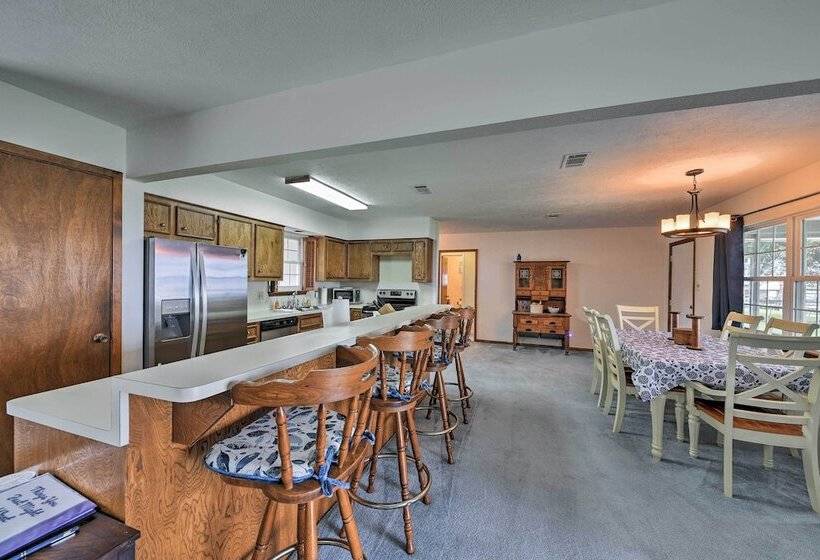 Lakefront Livingston Home W/ Dock, 1 Mi To Launch!