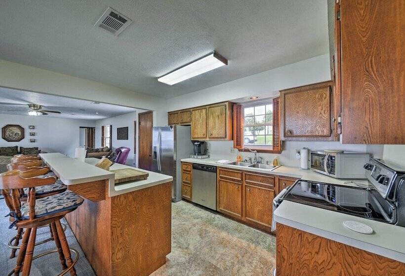 Lakefront Livingston Home W/ Dock, 1 Mi To Launch!