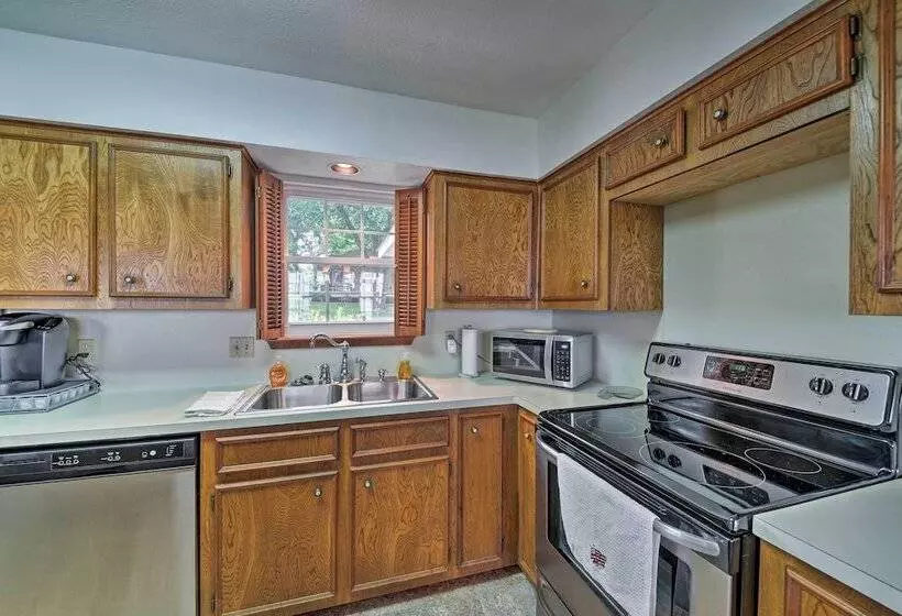 Lakefront Livingston Home W/ Dock, 1 Mi To Launch!