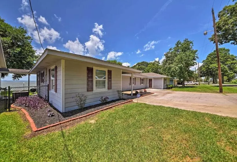 Lakefront Livingston Home W/ Dock, 1 Mi To Launch!