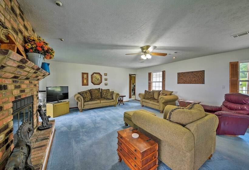 Lakefront Livingston Home W/ Dock, 1 Mi To Launch!