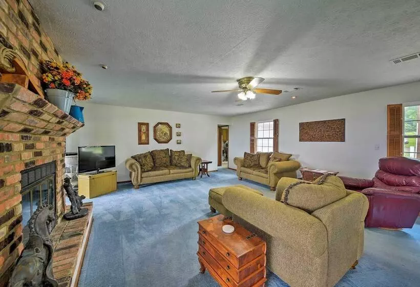 Lakefront Livingston Home W/ Dock, 1 Mi To Launch!