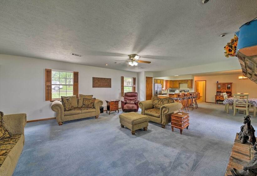 Lakefront Livingston Home W/ Dock, 1 Mi To Launch!