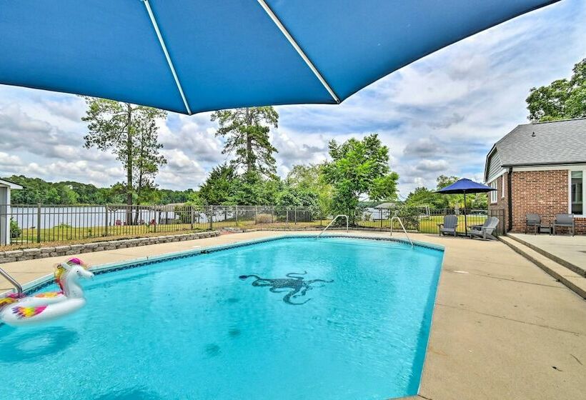 Lakefront Parkton Home: Pool & Fishing Dock!
