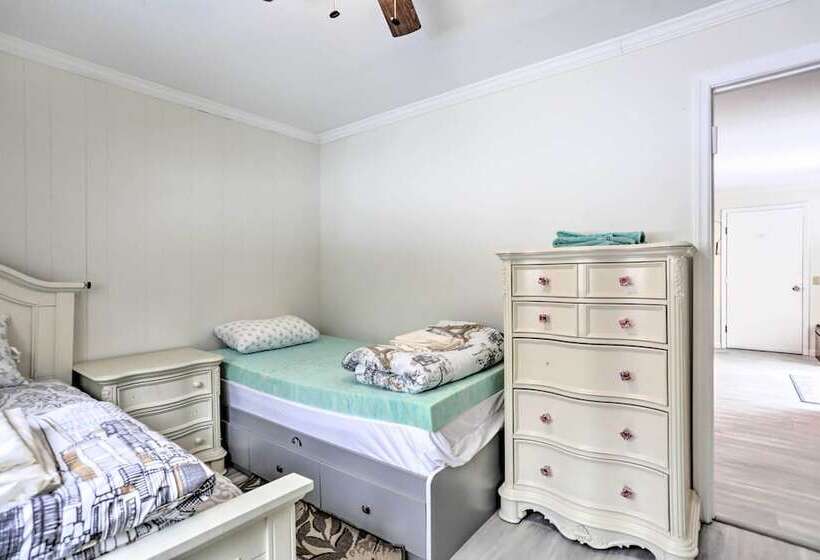 Large Greeley House W/ 2 Game Rooms + Yard!