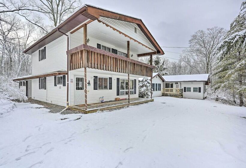 Large Greeley House W/ 2 Game Rooms + Yard!