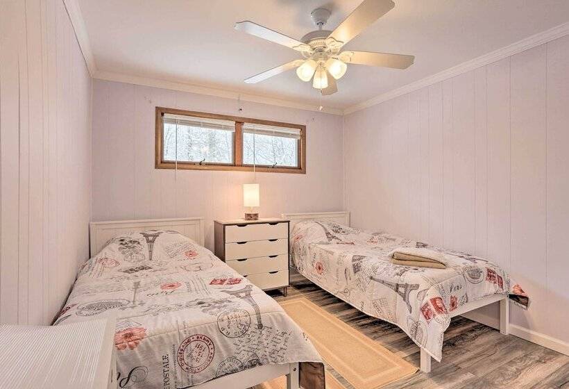 Large Greeley House W/ 2 Game Rooms + Yard!