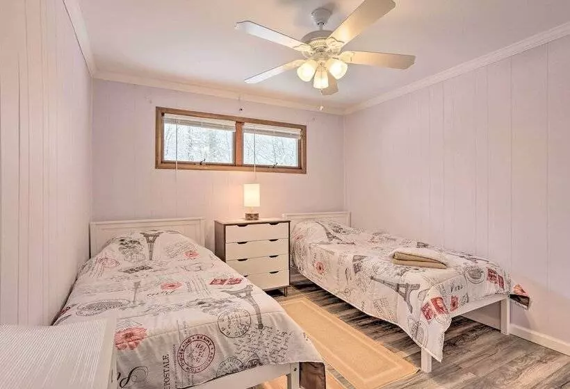 Large Greeley House W/ 2 Game Rooms + Yard!