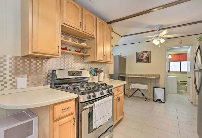 Large Greeley House W/ 2 Game Rooms + Yard!