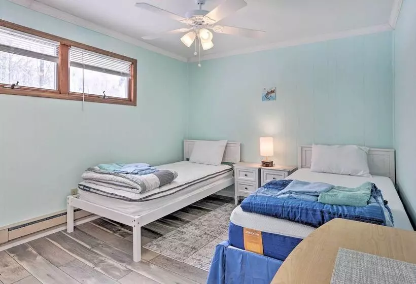 Large Greeley House W/ 2 Game Rooms + Yard!