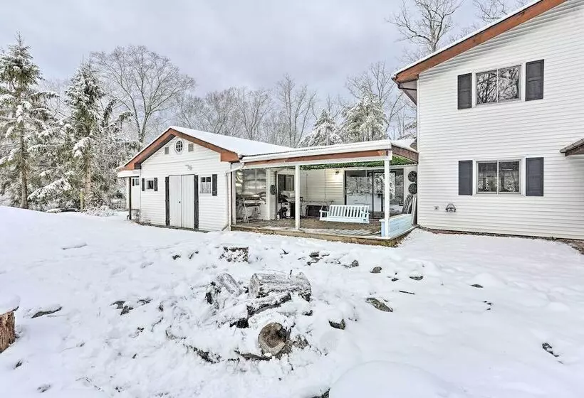 Large Greeley House W/ 2 Game Rooms + Yard!