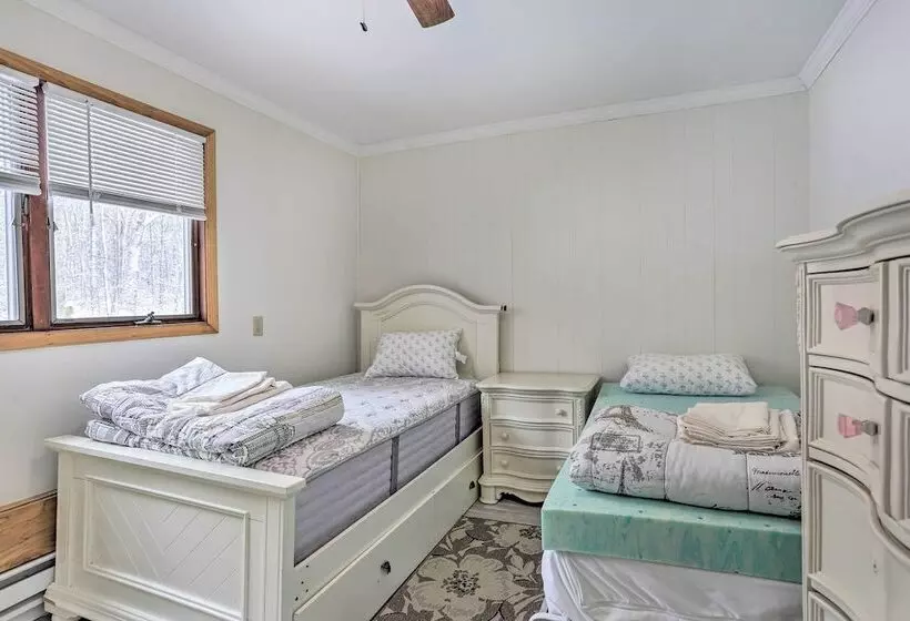 Large Greeley House W/ 2 Game Rooms + Yard!