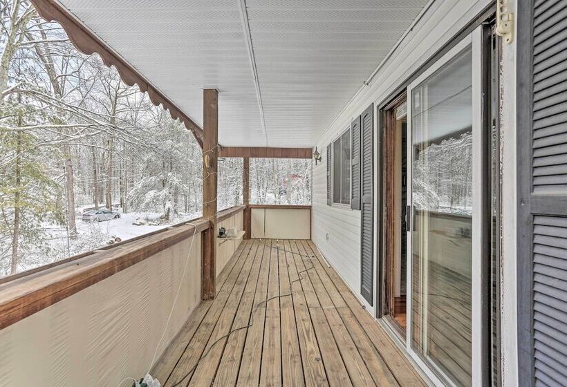 Large Greeley House W/ 2 Game Rooms + Yard!