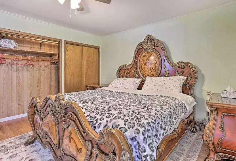 Large Greeley House W/ 2 Game Rooms + Yard!