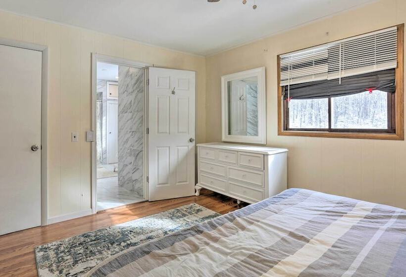 Large Greeley House W/ 2 Game Rooms + Yard!