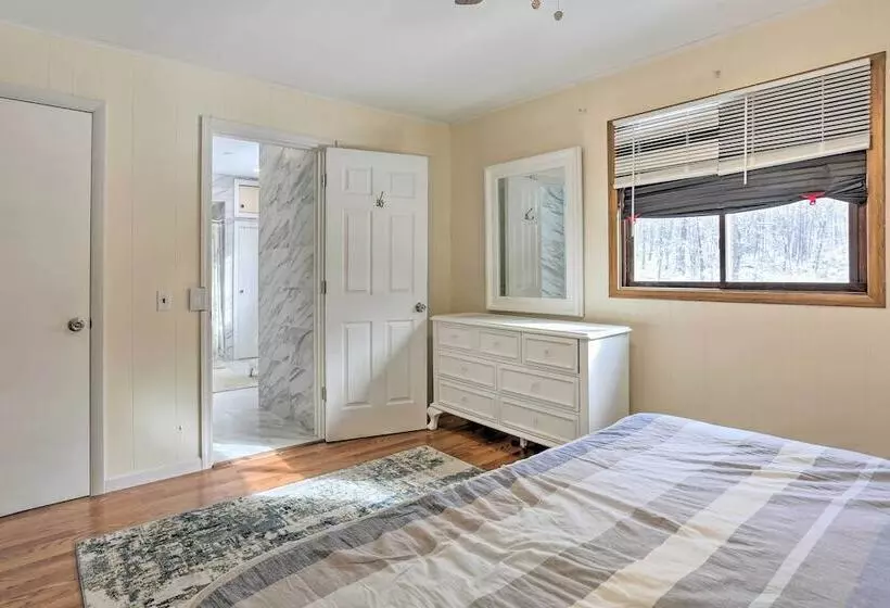 Large Greeley House W/ 2 Game Rooms + Yard!