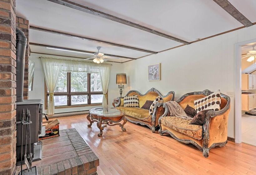 Large Greeley House W/ 2 Game Rooms + Yard!