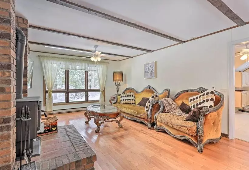 Large Greeley House W/ 2 Game Rooms + Yard!