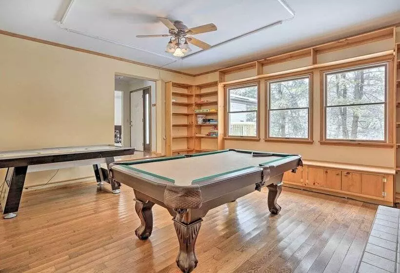 Large Greeley House W/ 2 Game Rooms + Yard!