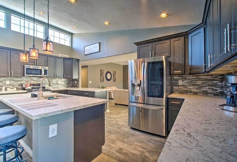 Modern El Paso Home W/ Backyard & Fire Pit!