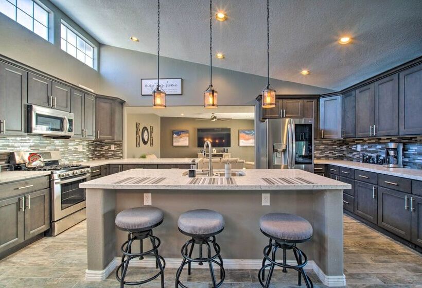 Modern El Paso Home W/ Backyard & Fire Pit!