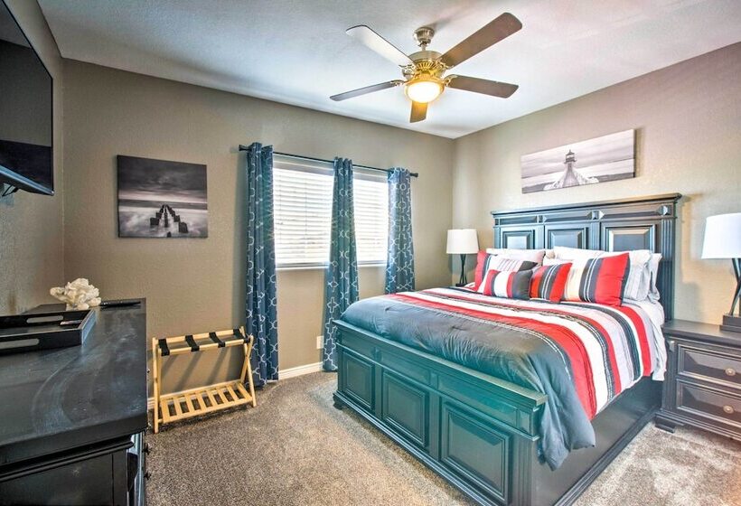 Modern El Paso Home W/ Backyard & Fire Pit!