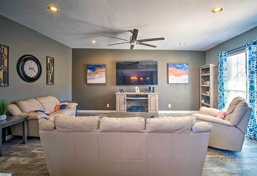 Modern El Paso Home W/ Backyard & Fire Pit!