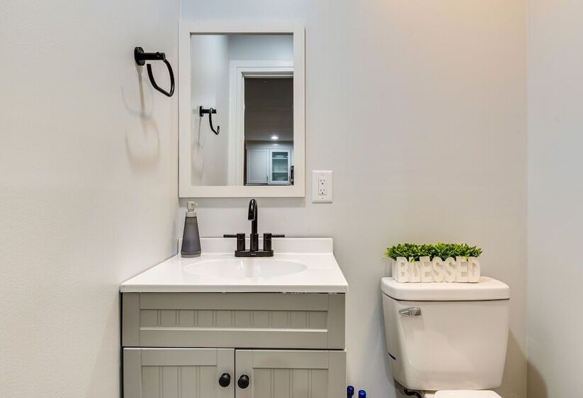 Modern Indianapolis Home < 2 Mi To Downtown!