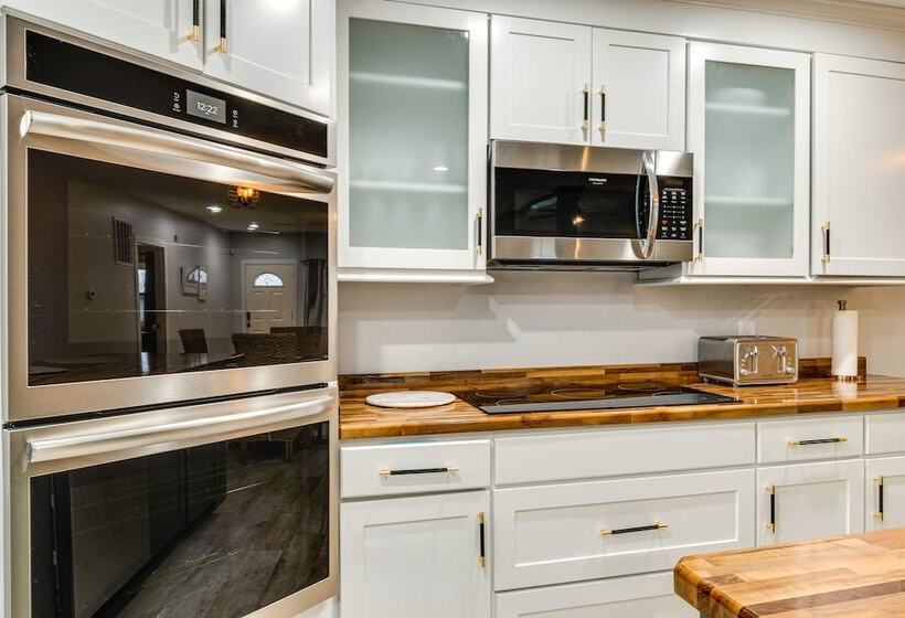 Modern Indianapolis Home < 2 Mi To Downtown!