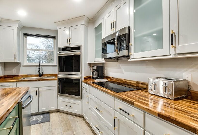 Modern Indianapolis Home < 2 Mi To Downtown!