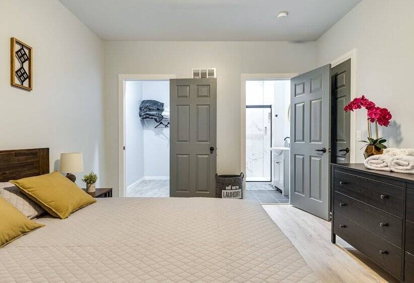 Modern Indianapolis Home < 2 Mi To Downtown!