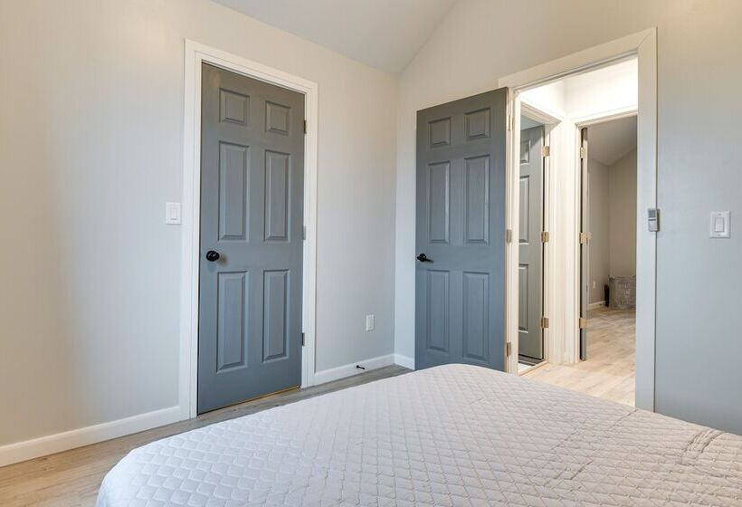 Modern Indianapolis Home < 2 Mi To Downtown!