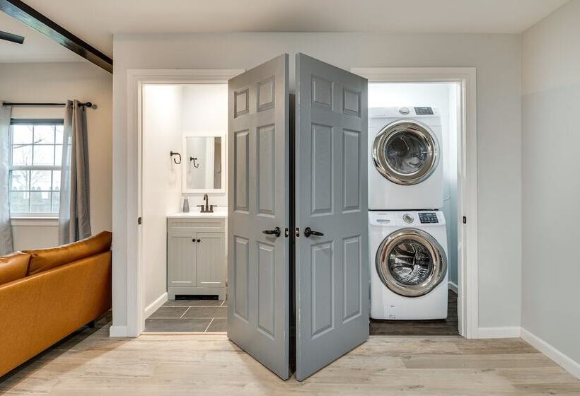 Modern Indianapolis Home < 2 Mi To Downtown!