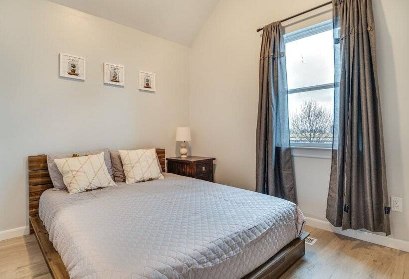 Modern Indianapolis Home < 2 Mi To Downtown!