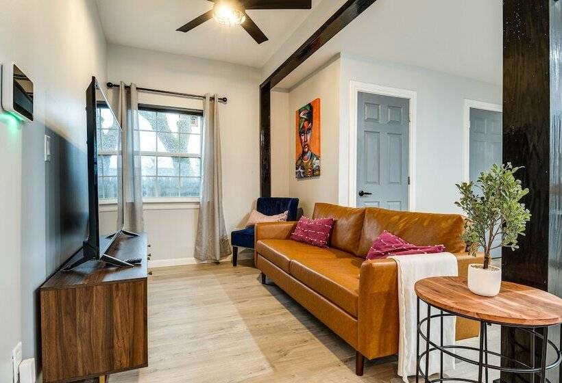 Modern Indianapolis Home < 2 Mi To Downtown!