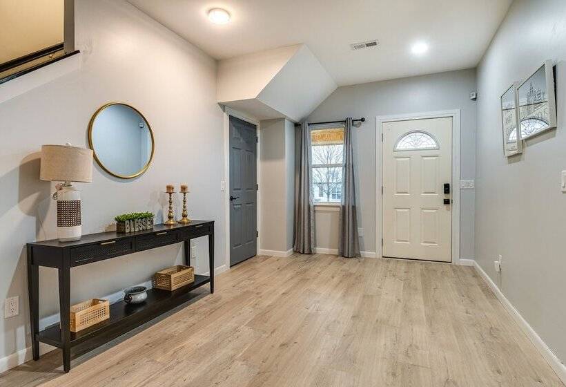 Modern Indianapolis Home < 2 Mi To Downtown!