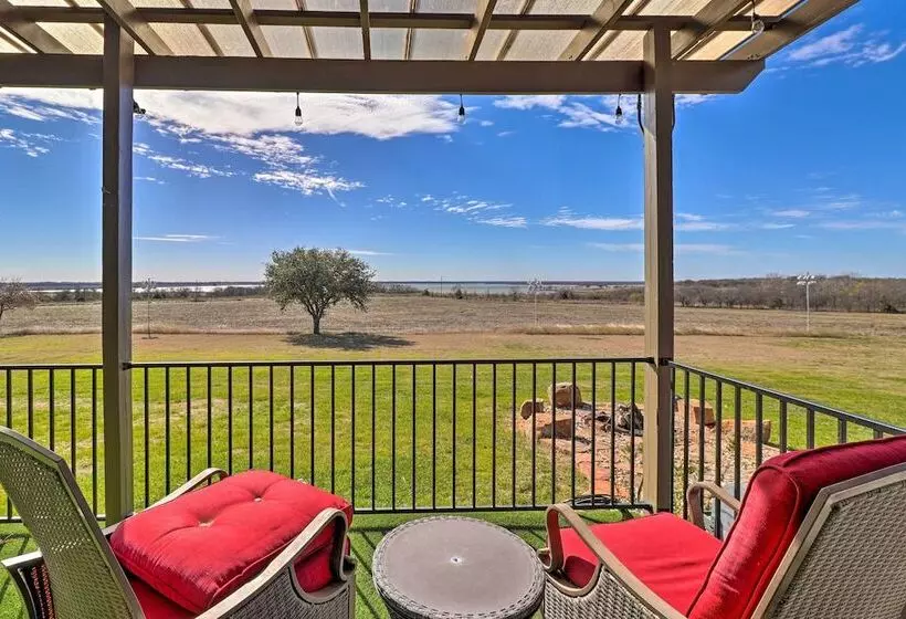 Modern Lakehouse W/ Stunning Views & Hot Tub!
