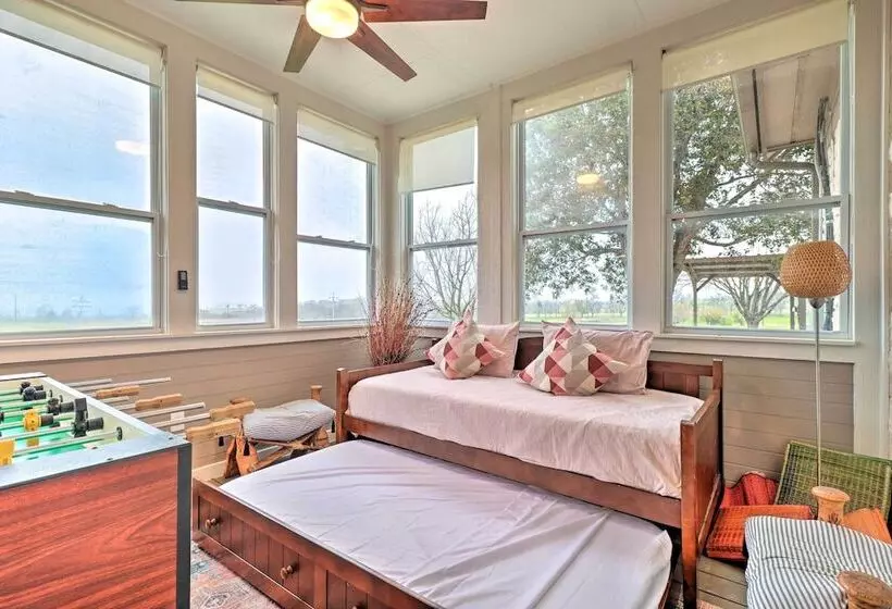 Modern Lakehouse W/ Stunning Views & Hot Tub!